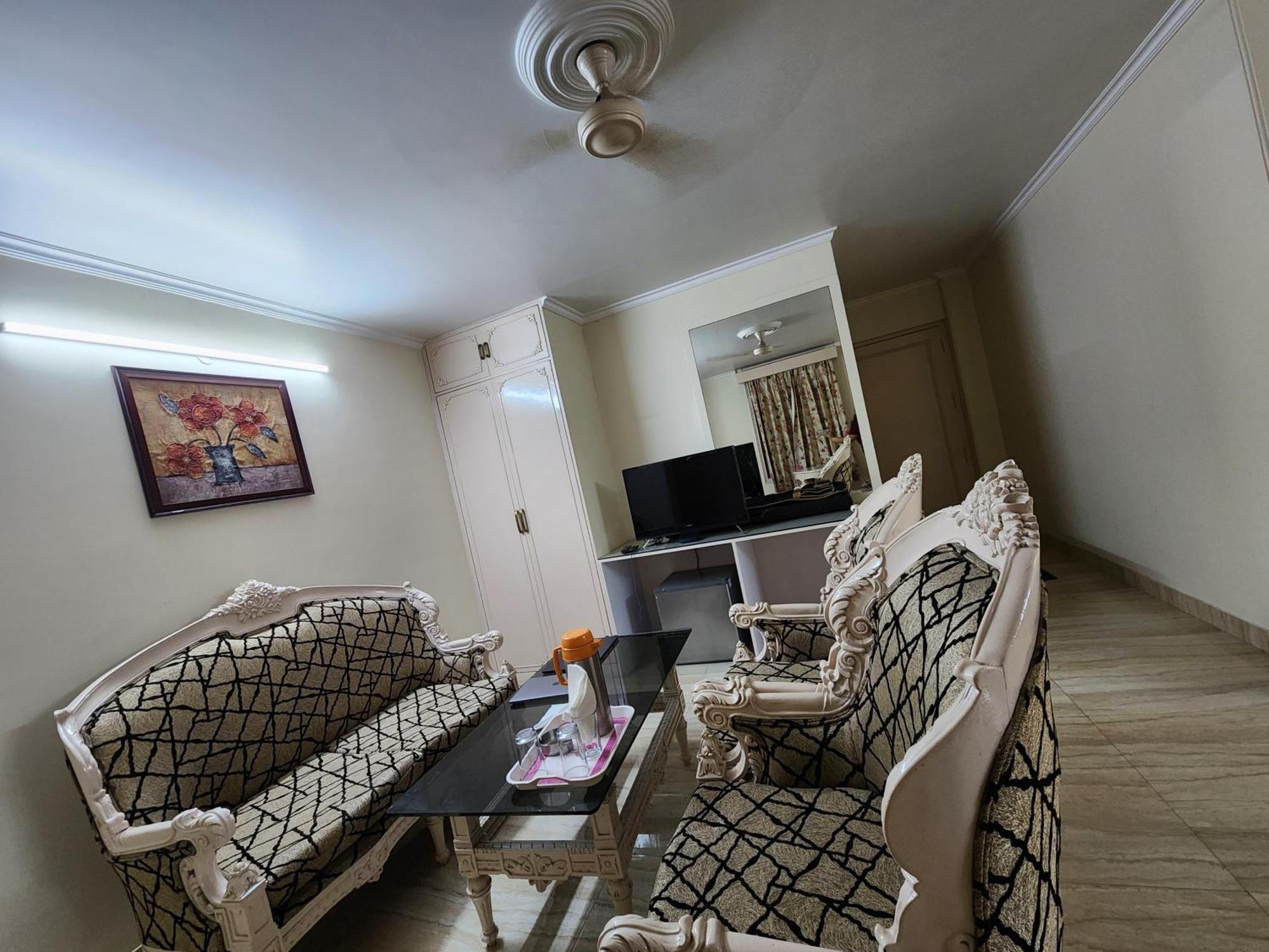 Hotel Mayur Deluxe 메루트 외부 사진