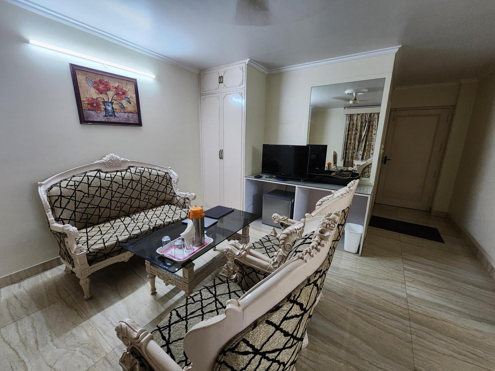 Hotel Mayur Deluxe 메루트 외부 사진