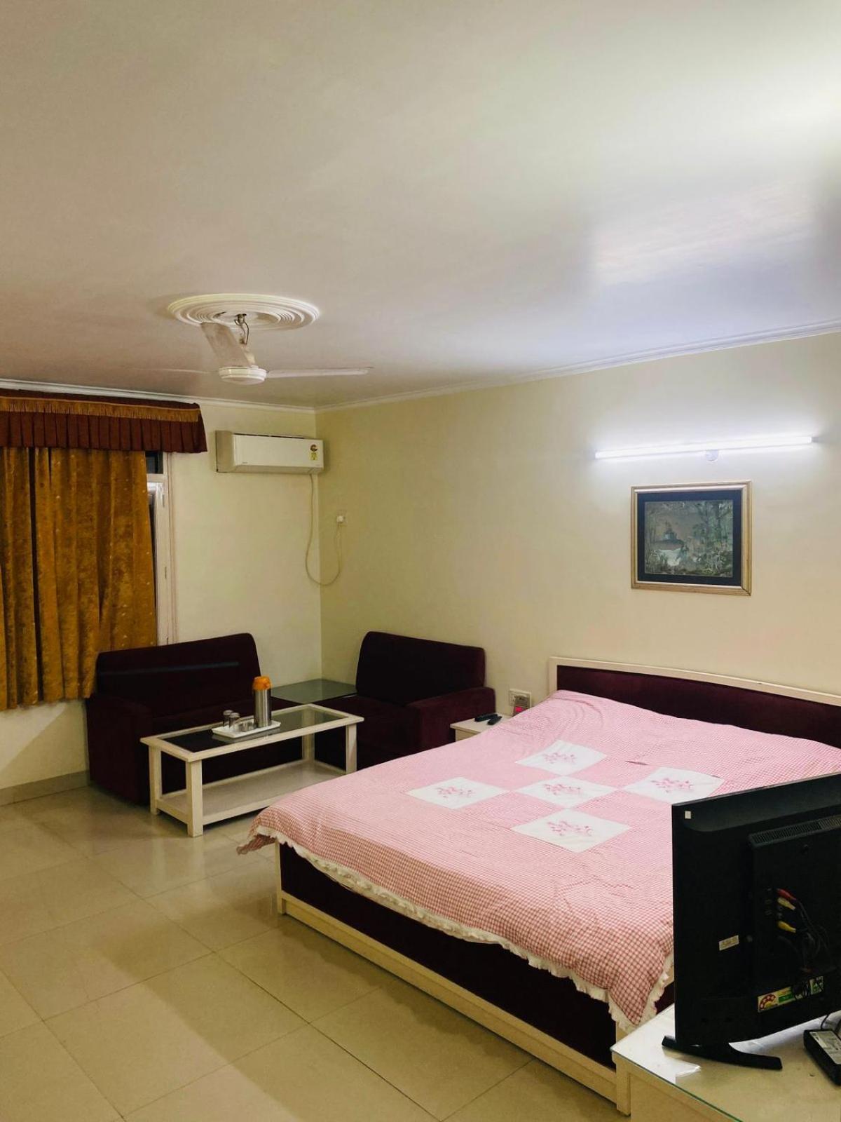 Hotel Mayur Deluxe 메루트 외부 사진