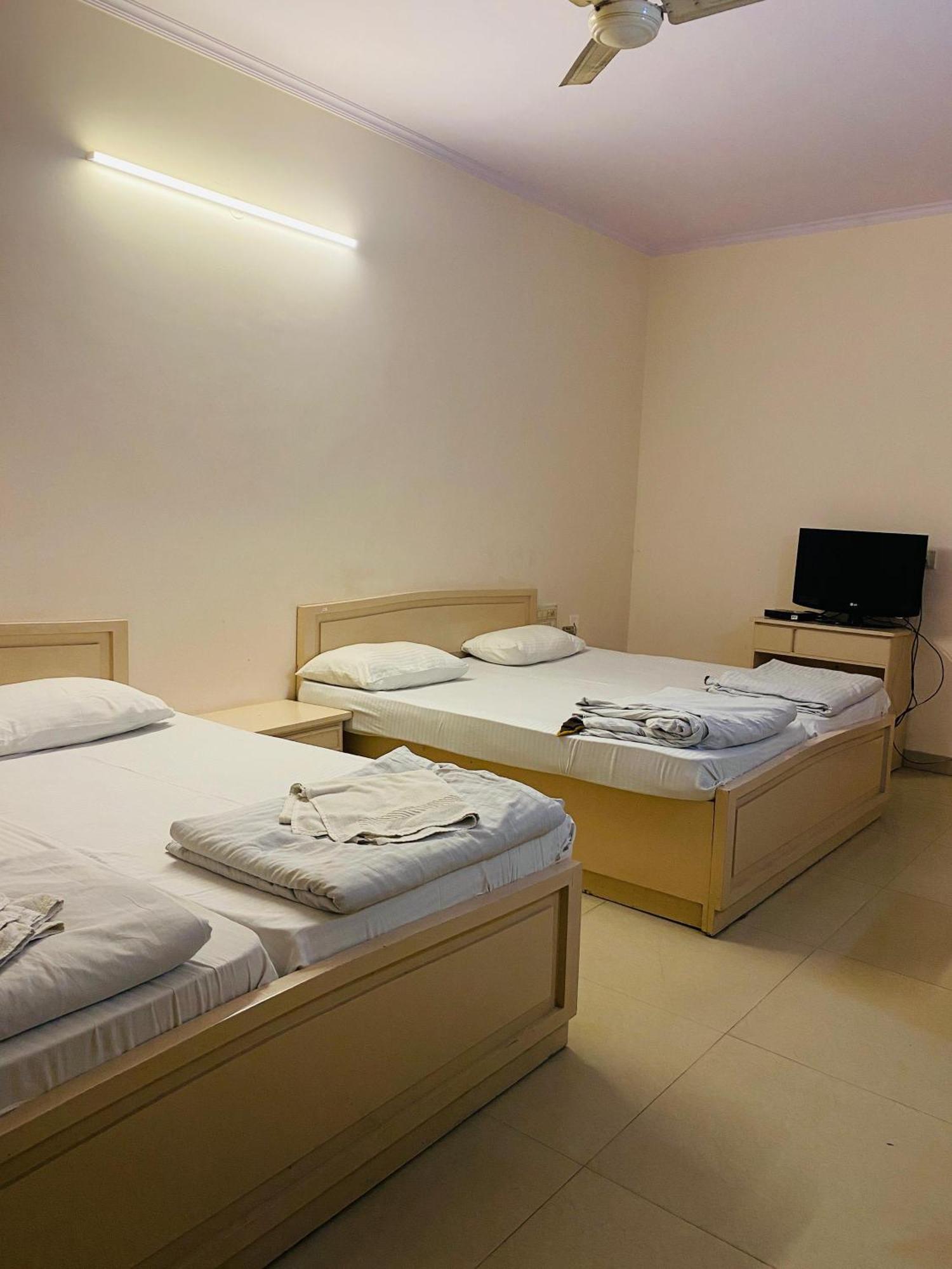 Hotel Mayur Deluxe 메루트 외부 사진