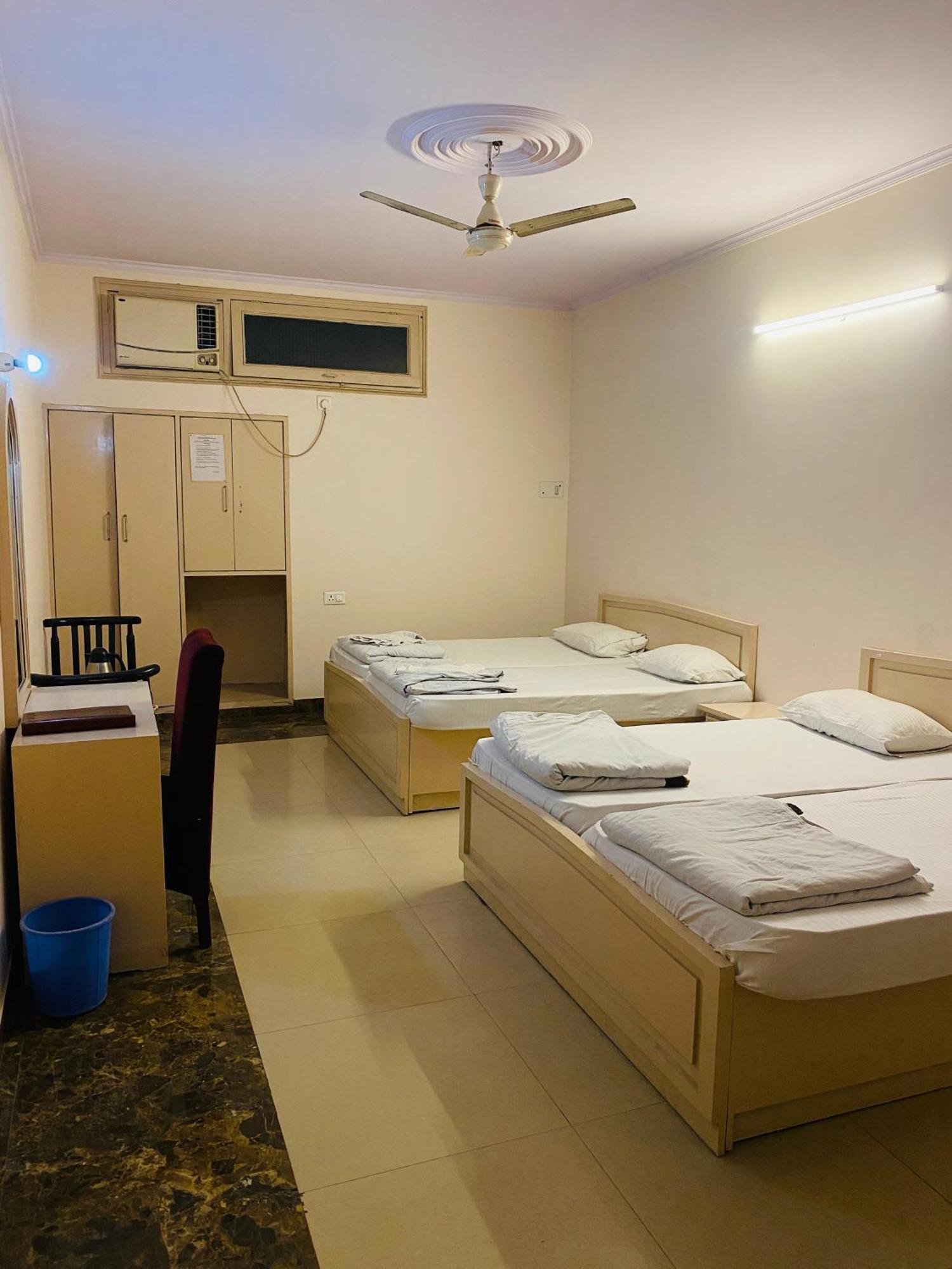 Hotel Mayur Deluxe 메루트 외부 사진