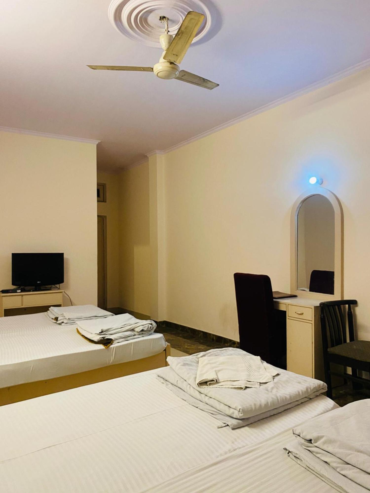 Hotel Mayur Deluxe 메루트 외부 사진